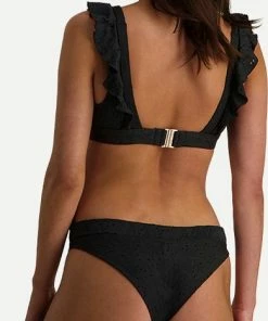 Beachlife Black Embroidery Ruches Bikinitop - Dames - Maat 75B -lingerie-dames-badmode Winkel 390x840 2
