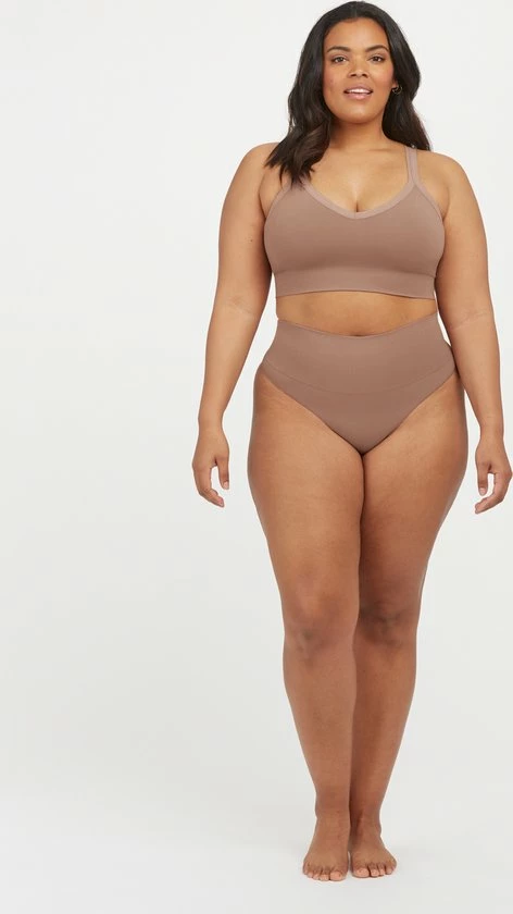 Spanx EcoCare Seamless Shaping - String - Kleur Dark Nude (Cafe Au Lait) - Maat S 7 Spanx EcoCare Seamless Shaping - String - Kleur Dark Nude (Cafe Au Lait) - Maat S - Afbeelding 5