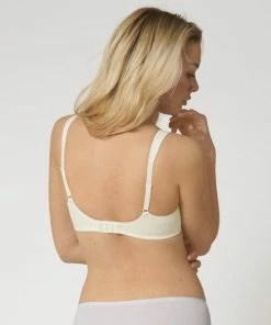 Triumph Essential Minimizer WX Beha - Vanille - Maat C90 -lingerie-dames-badmode Winkel 550x609 3