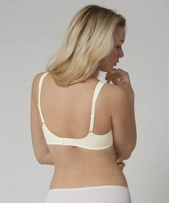 Triumph Essential Minimizer WX Beha - Vanille - Maat E95 32 Triumph Essential Minimizer WX Beha - Vanille - Maat E95 -lingerie-dames-badmode Winkel 550x611 61