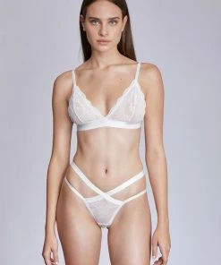 Merkloos Blance Bh En String | 2 Delige Lingerie Sexy Setje | Sexy(Thong) – Black Friday SALE - GEBROKEN-WIT - Maat L